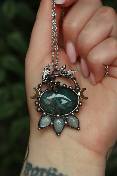 "Moss" necklace