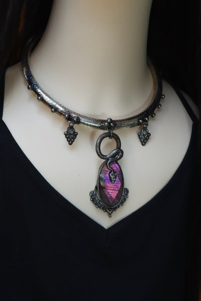 "Gynn" White brass choker with pink labradorite