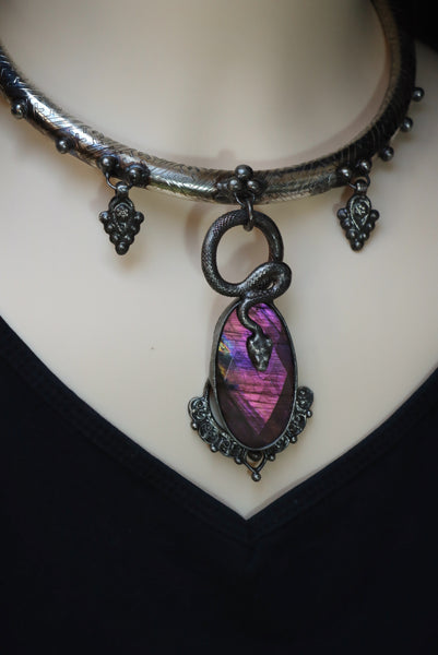 "Gynn" White brass choker with pink labradorite