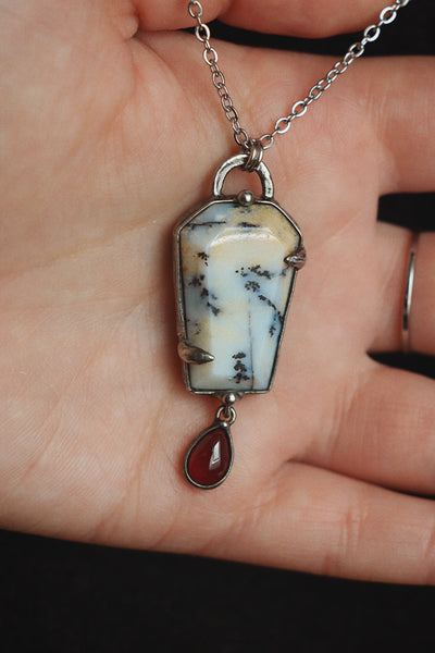 Coffin necklace with dendritic opal