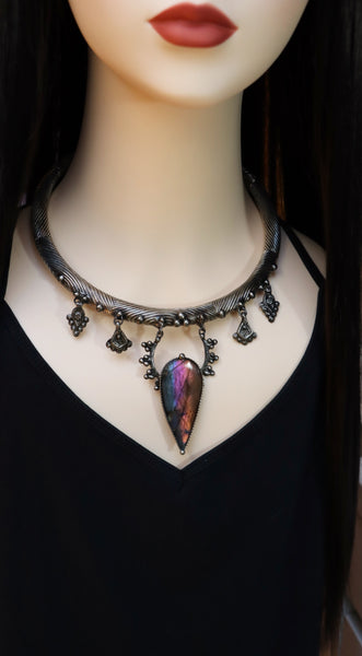 "Raya" White brass choker with rainbow labradorite