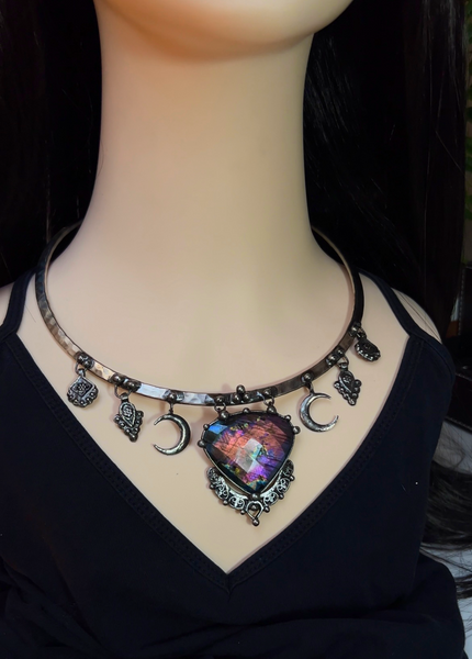 "Yles" White brass choker with faceted labradorite