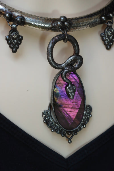 "Gynn" White brass choker with pink labradorite