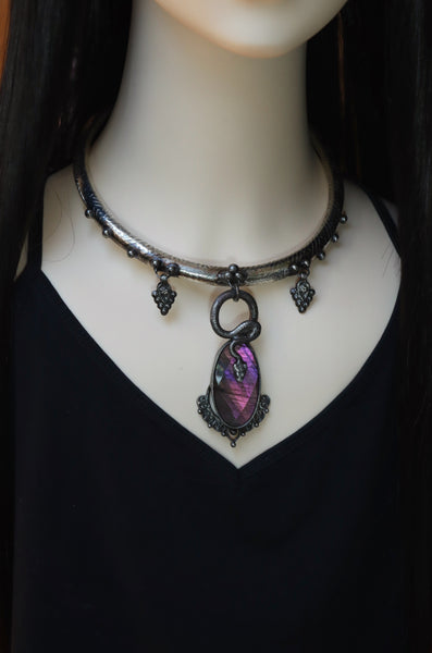 "Gynn" White brass choker with pink labradorite