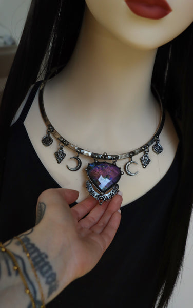 "Yles" White brass choker with faceted labradorite