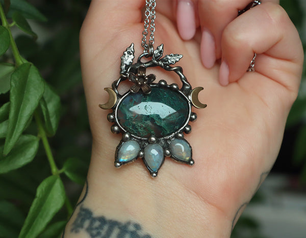 "Moss" necklace