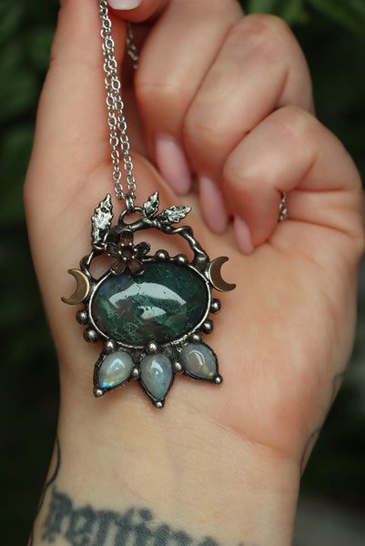"Moss" necklace