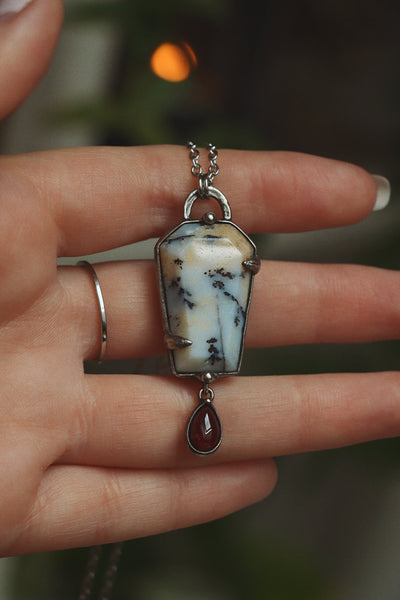 Coffin necklace with dendritic opal