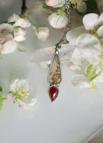 "Xael" necklace with dendritic agate and red garnet