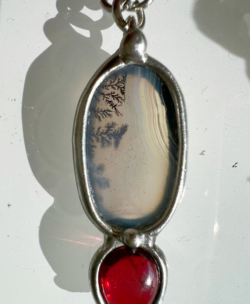 "Laken" necklace with dendritic agate and red garnet
