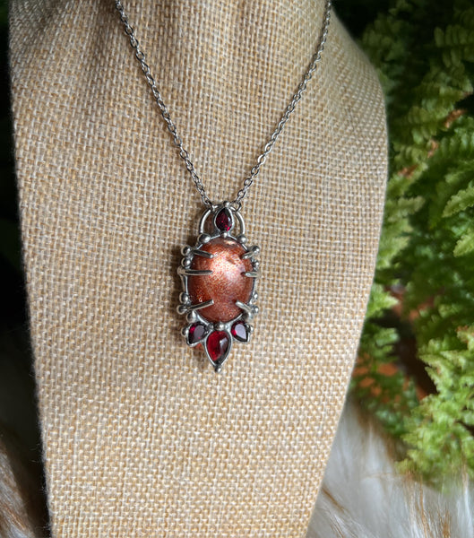 "Fier" sunstone and red garnet necklace