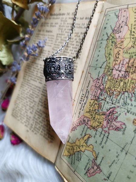 Ogrlica v vintage slogu iz rožnatega kremena
