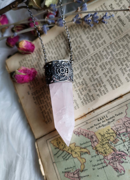 Rose quartz vintage style necklace