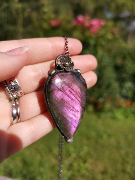 Purple labradorite pendant with details