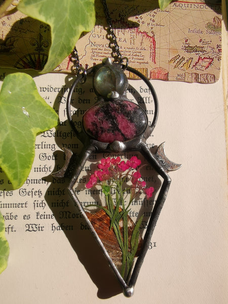 Glass necklace with rhodonite and labradorite