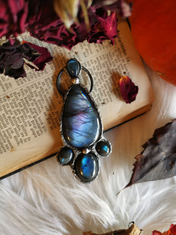 Blue/purple labradorite pendant