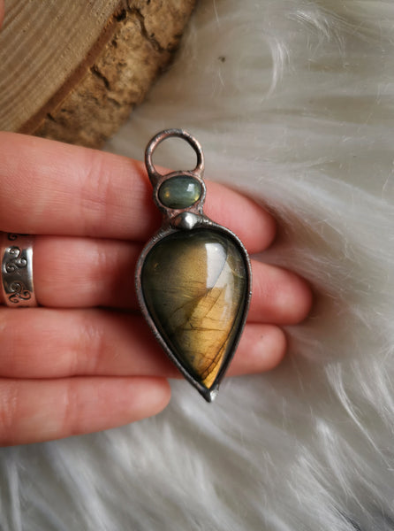 Golden/yellow labradorite pendant with copper patina