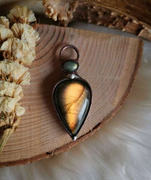 Golden/yellow labradorite pendant with copper patina