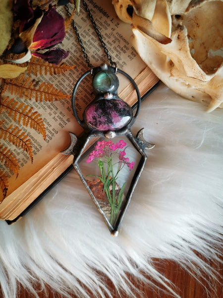 Glass necklace with rhodonite and labradorite