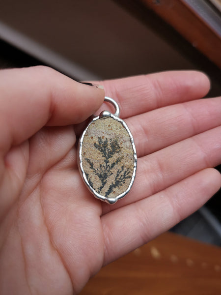 Dendritic limestone pendant