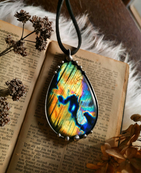 Colorful labradorite pendant