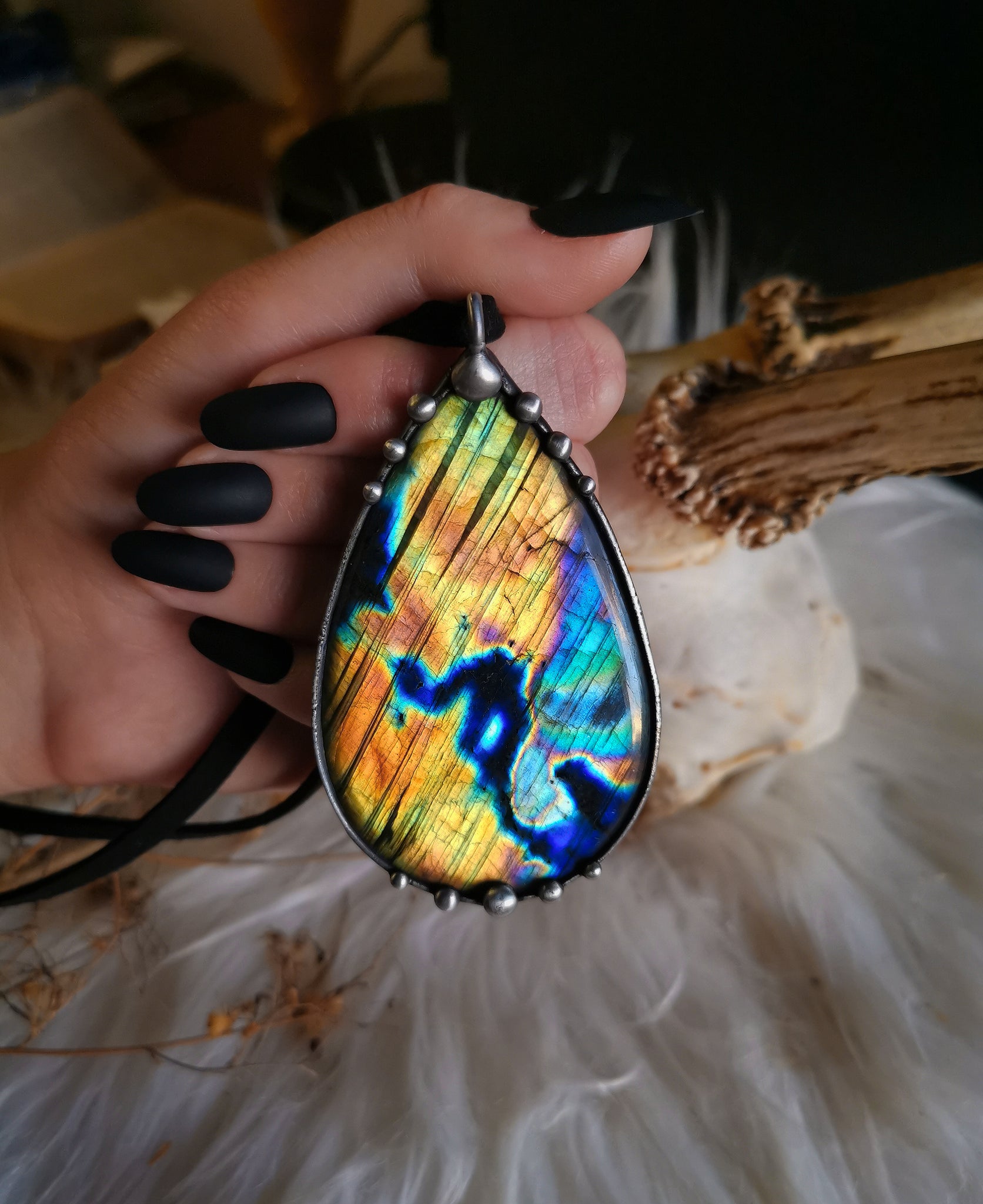 Colorful labradorite pendant