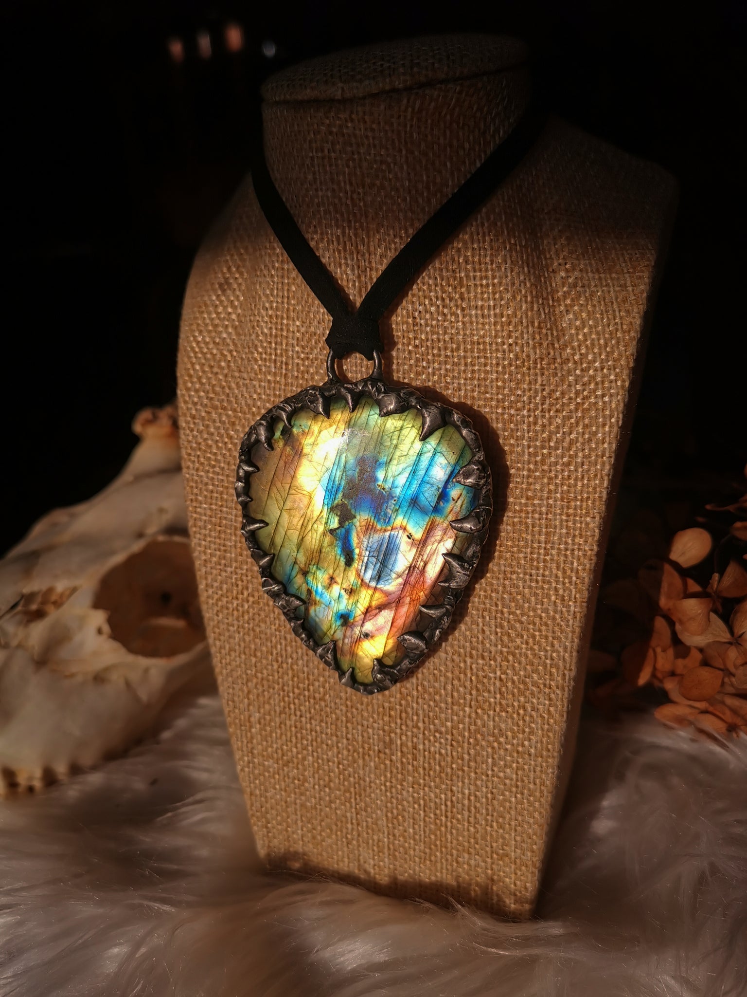 Big statement labradorite pendant with "claws"