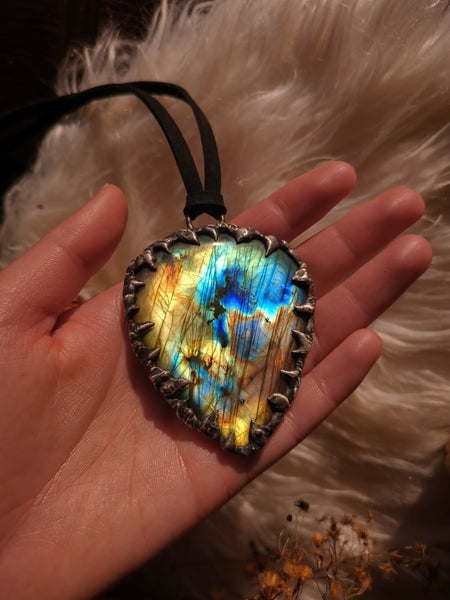 Big statement labradorite pendant with "claws"