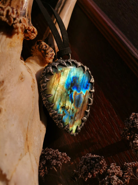 Big statement labradorite pendant with "claws"