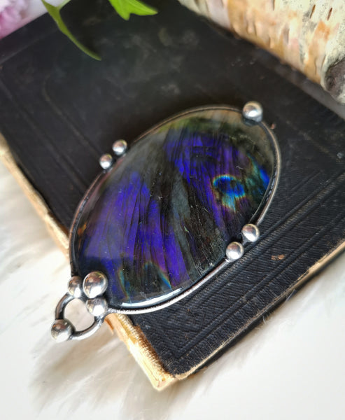 Purple/blue labradorite pendant (double flash)