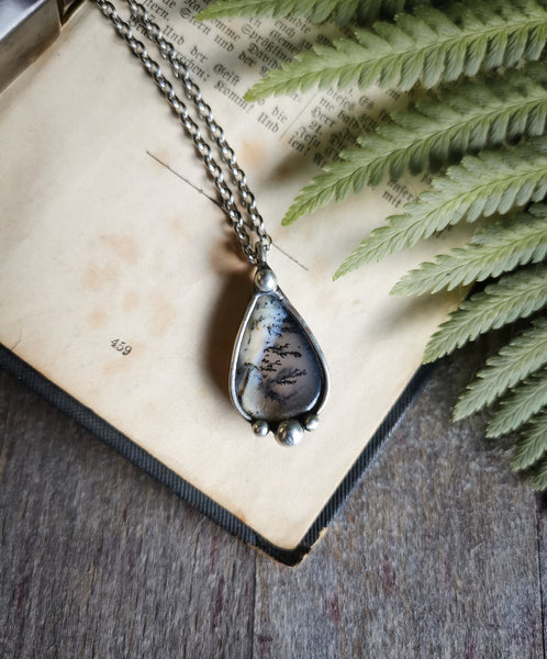 Small dendritic agate necklace