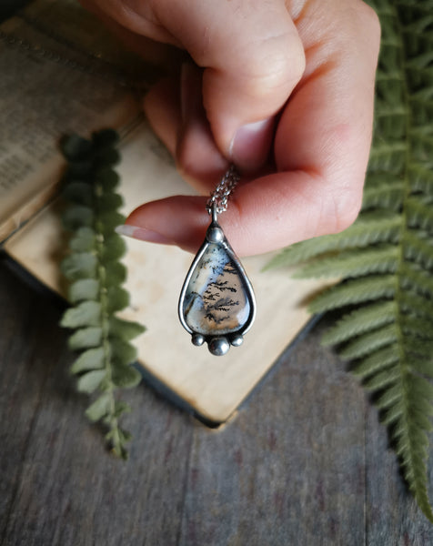 Small dendritic agate necklace