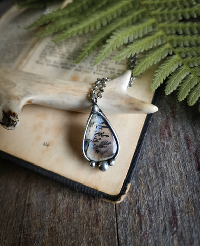 Small dendritic agate necklace