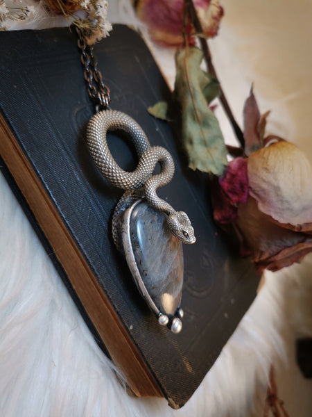 "Serpent" white brass necklace