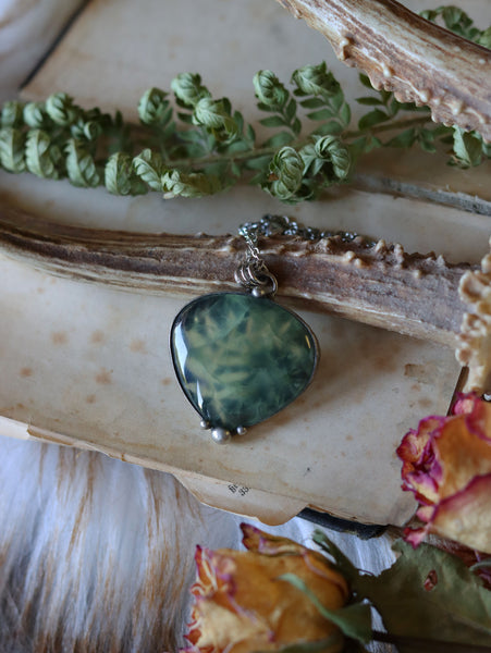 Prehnite leaf necklace - nature collection