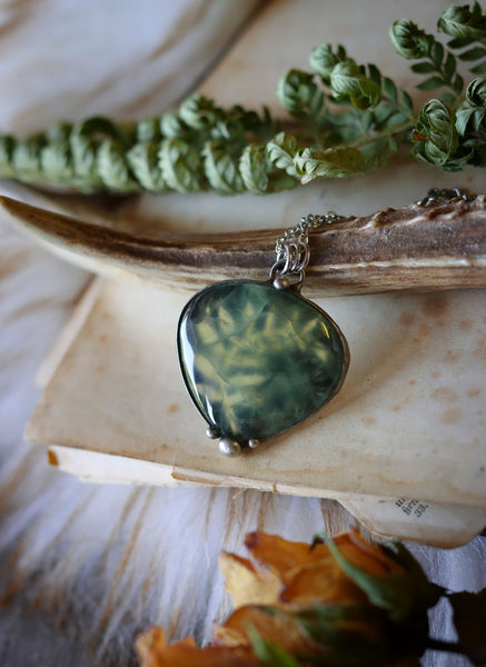 Prehnite leaf necklace - nature collection