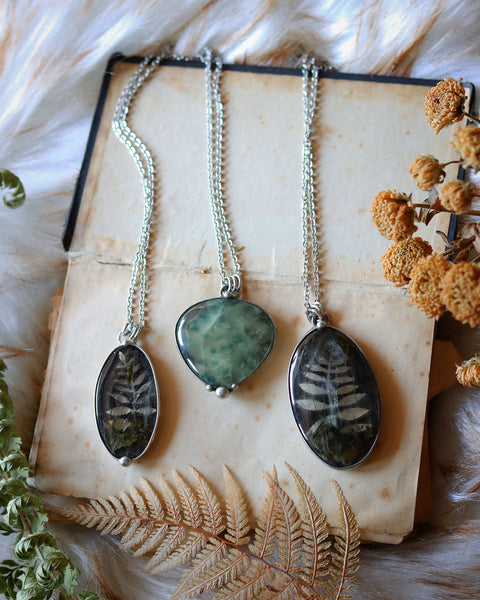 Leaf necklace with green tourmaline rutilated quartz - nature collection