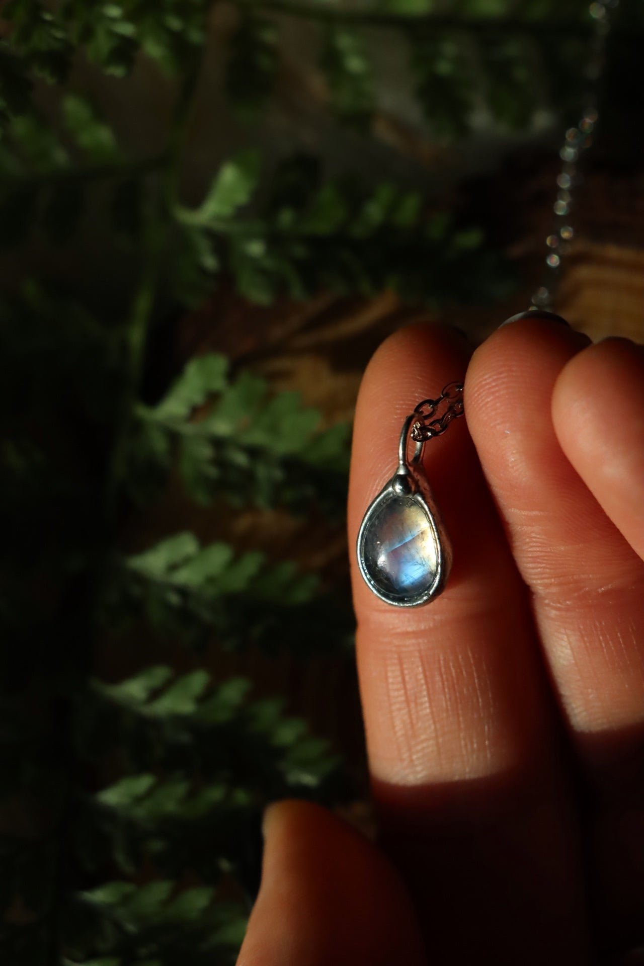 Mini moonstone necklace